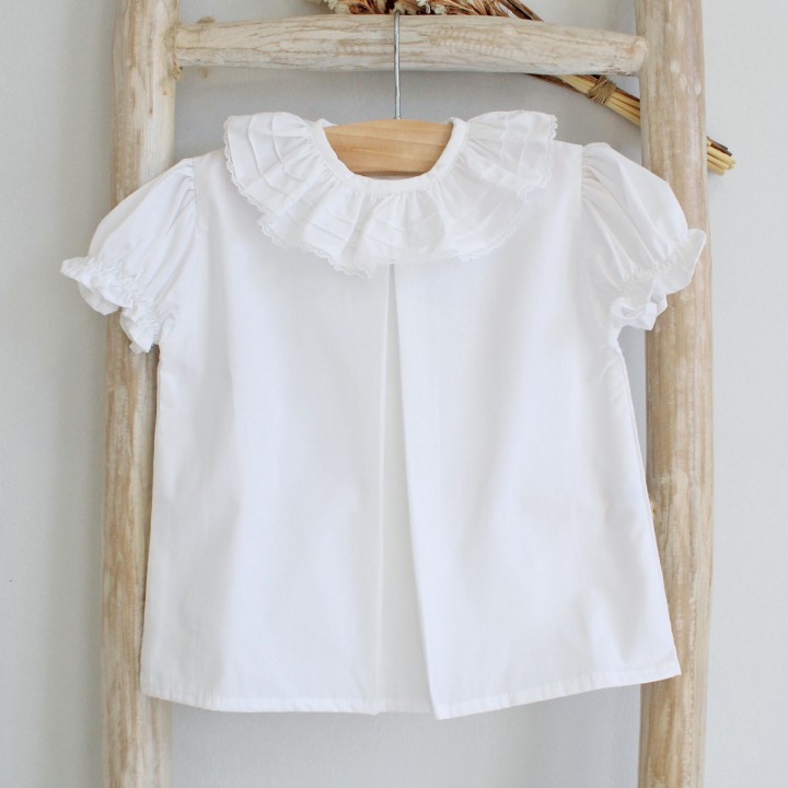 Frilly collar shirt with lace trim