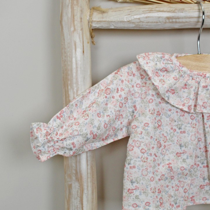 Floral shirt with frilly collar 