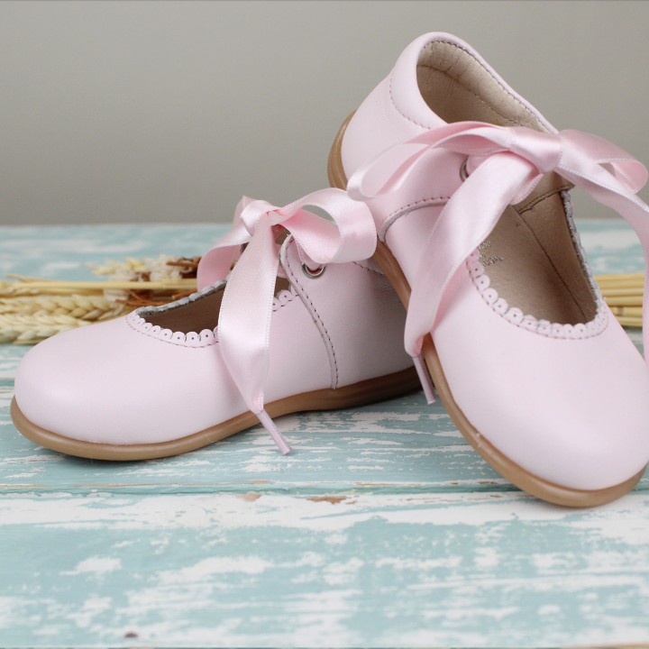 Leather Shoes with Bow