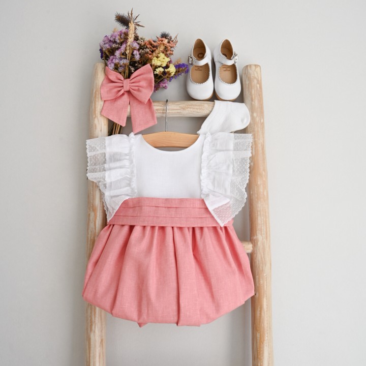 Linen romper with ruffles and lace 