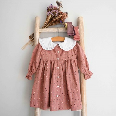 Long sleeved dress with collar with little acorns