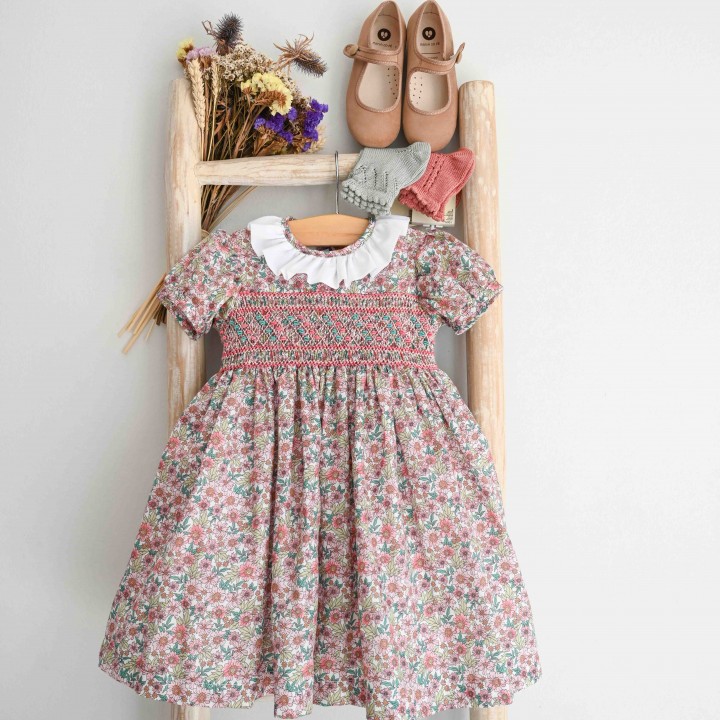 Vestido com flores e bordado  mo