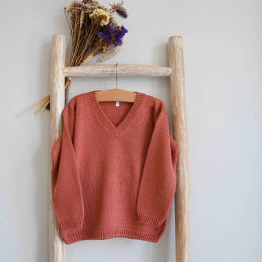 Brick Knitted Sweater with a V neckline